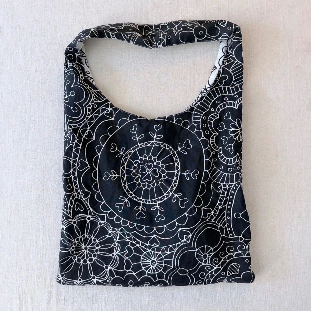 Unbranded Reversible Hobo Bag Women OS Black White Mandala Floral Tote Pouch